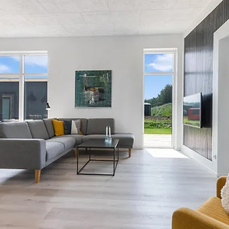 Beautiful In With 4 Bedrooms Holiday home