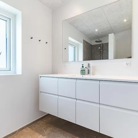 Beautiful In With 4 Bedrooms