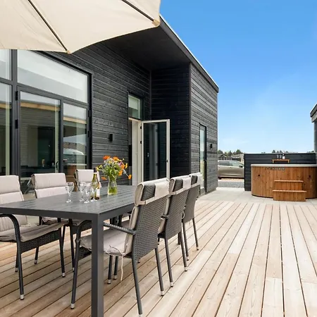 Beautiful In With 4 Bedrooms Holiday home Lokken